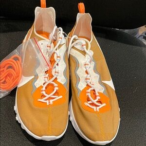 Tennessee Men’s Nike React Size 11 Orange/White Shoes Brand New with Orange Lace